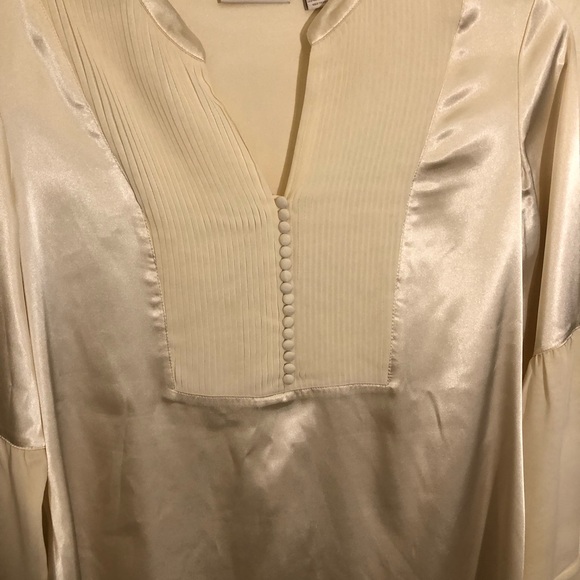 Woman’s Chico’s Blouse size small - Picture 3 of 11
